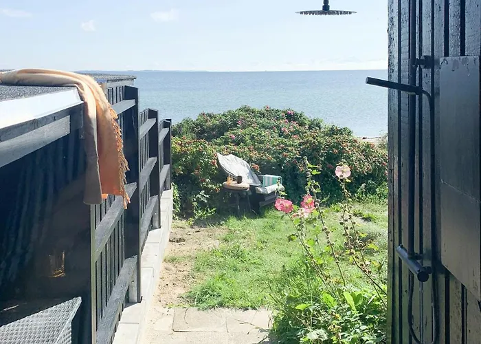 Beachfront House At Holken Vakantiehuis Odder